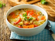 Рецепта Лесна постна и диетична зелева супа с моркови, червени чушки и целина